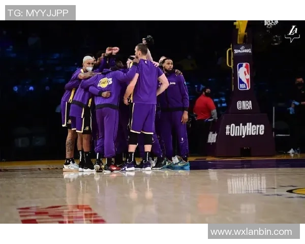 武汉篮球队在世界杯预选赛中以60分高居积分榜首位，展现强劲实力